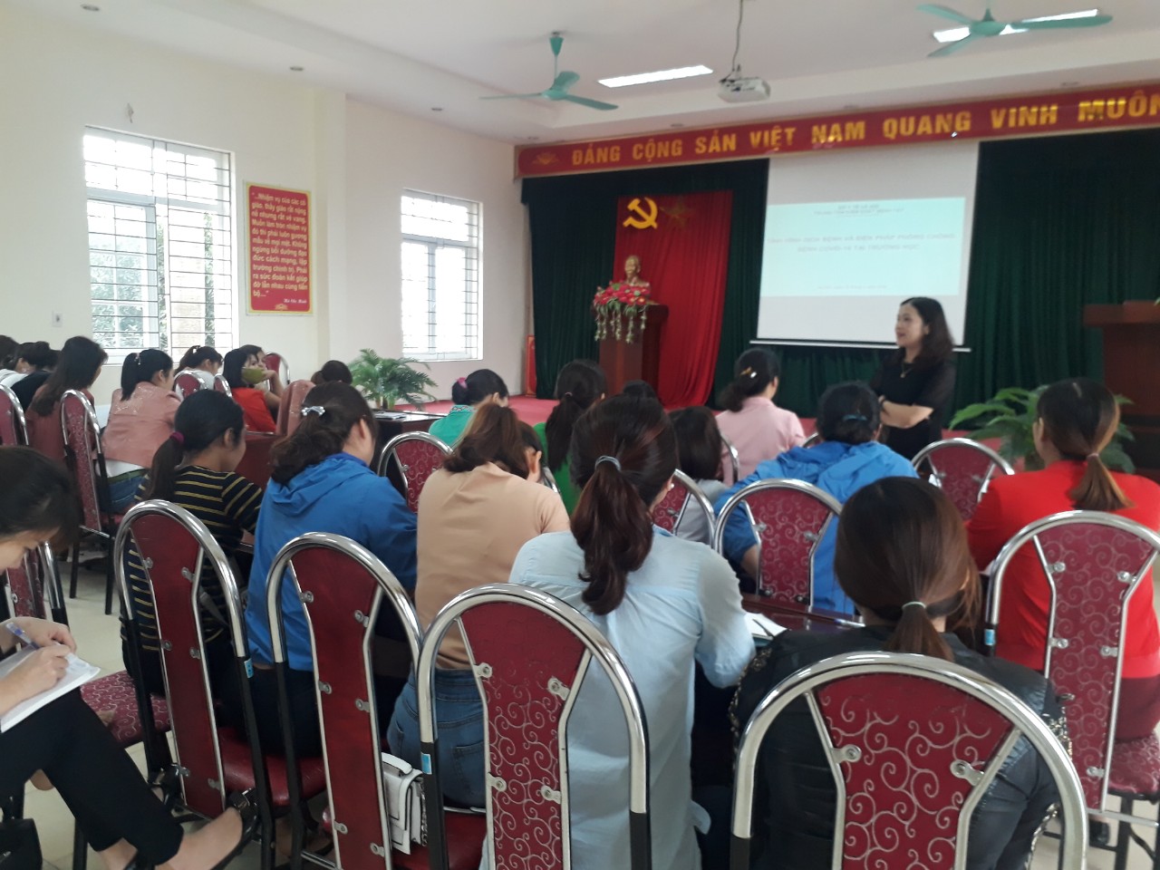 Tập huấn phòng chống dịch Covid-2019 cho CBGVNV